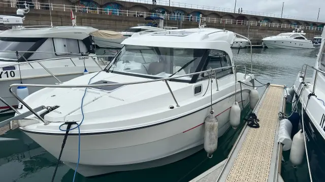 2017 Beneteau Antares 8