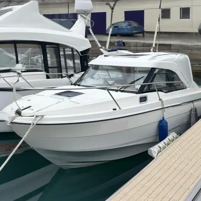2017 Beneteau Antares 8