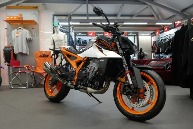 2026 KTM Duke 990 R