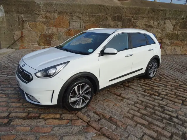 *SOLD* 2017 KIA Niro  3  Self-Charging-Hybrid