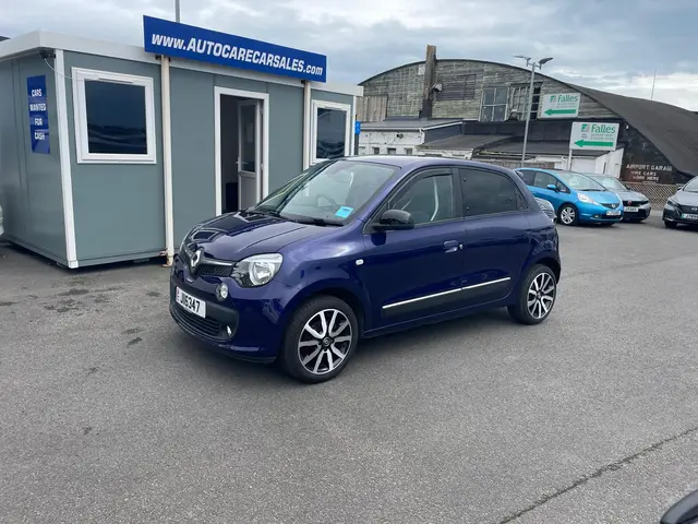 Renault Twingo 0.9 SCe (70bhp) Start/stop Iconic Edition Only 25800 Miles Low Insurance Our Price £6995