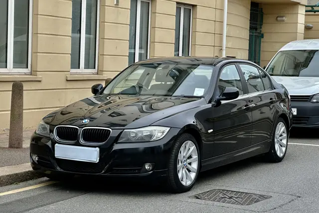 BMW 320i SE Luxury Edition