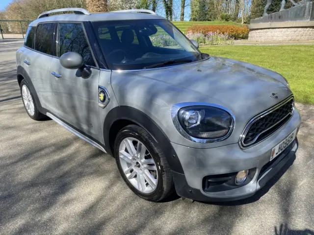 2019 MINI COUNTRYMAN PLUG