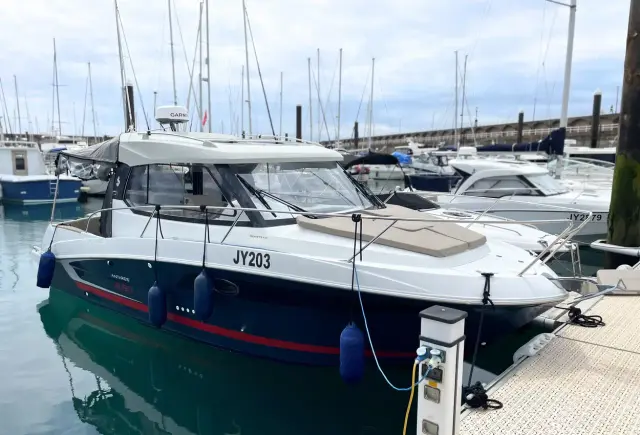 2016 Beneteau Antares 880