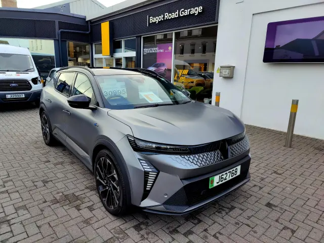 2025 Renault Scenic E-Tech Techno Esprit Alpine 220hp Auto 5DR SUV Retail Price New: £35,371.….Now only £30,995….Saving of £4,376!!