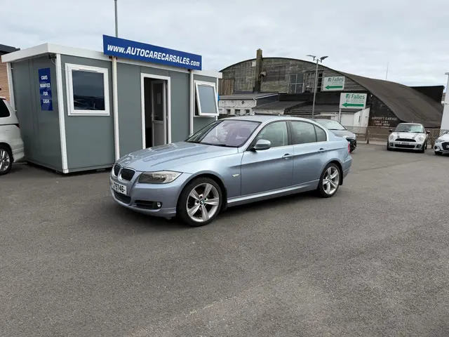 BMW 325i SE 3.0 4DR Saloon