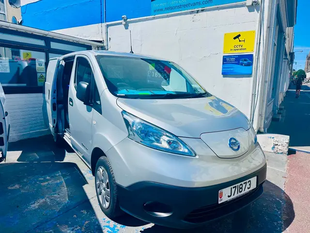 Nissan E- NV200