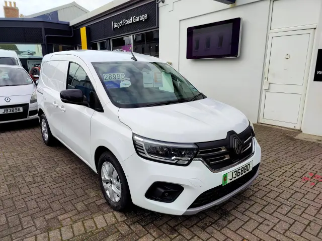 2024 Renault Kangoo E-Tech ML19 Extra RC 100% Electric Automatic Panel Van Retail Price New: £34,592…..Now only £26,995…..Saving of £7,597!!