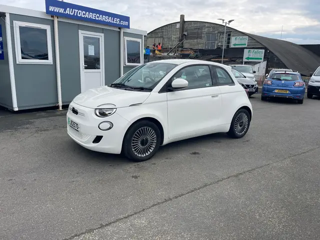 Fiat 500e Icon Edition 42Kw 3DR Hatch Only 9700 Miles Fully Electric Zero Emission Cost £30,364 New!! Our Price £13995