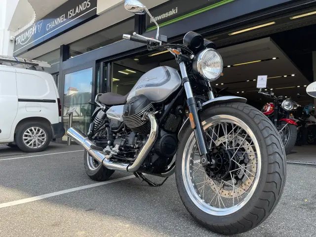 2025 Moto Guzzi, V7 850 Special