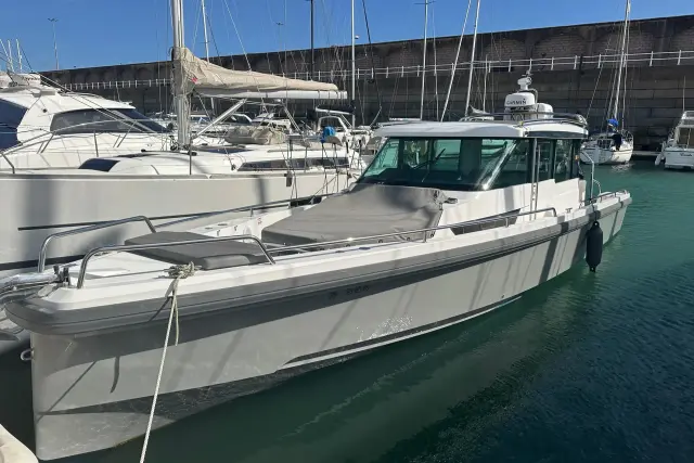 2018 Axopar 37 Sports Cabin