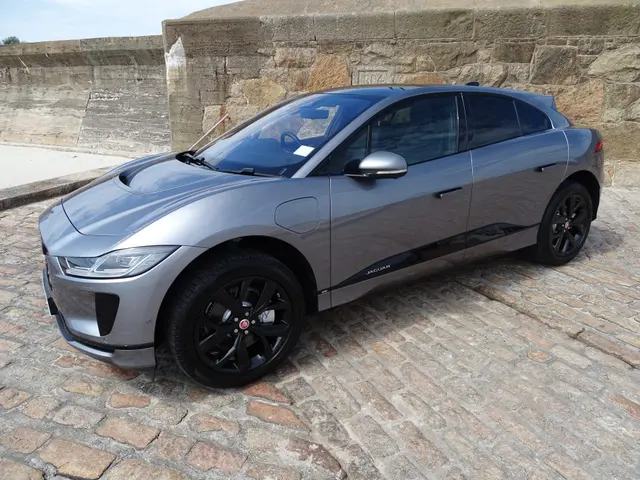 Sold 2021 Jaguar I-Pace EV400 SE AWD
