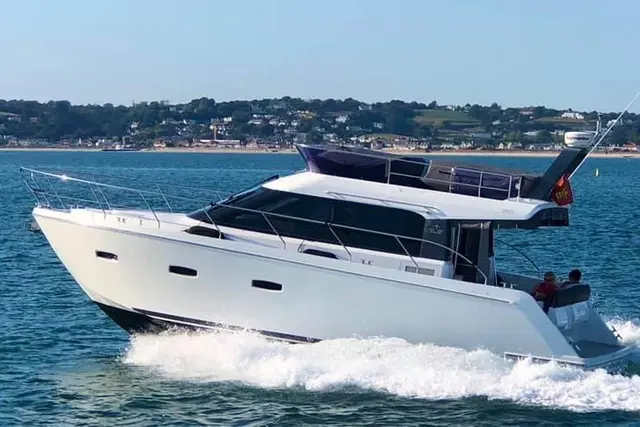 2015 Sealine F380