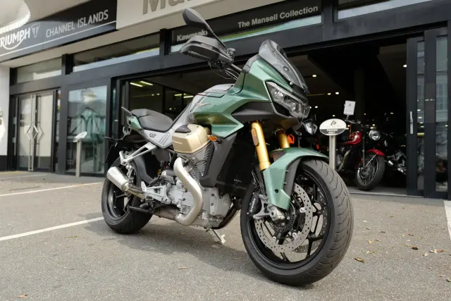 2025 Moto Guzzi, V100 Mandelo S