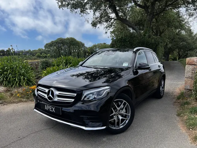 Mercedes-Benz GLC250 AMG Line