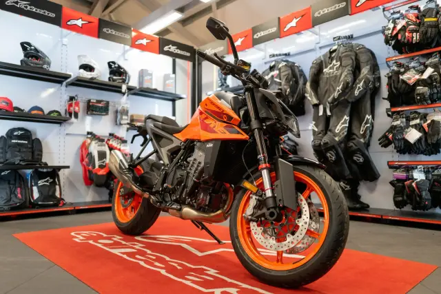 2024 KTM 990 Duke