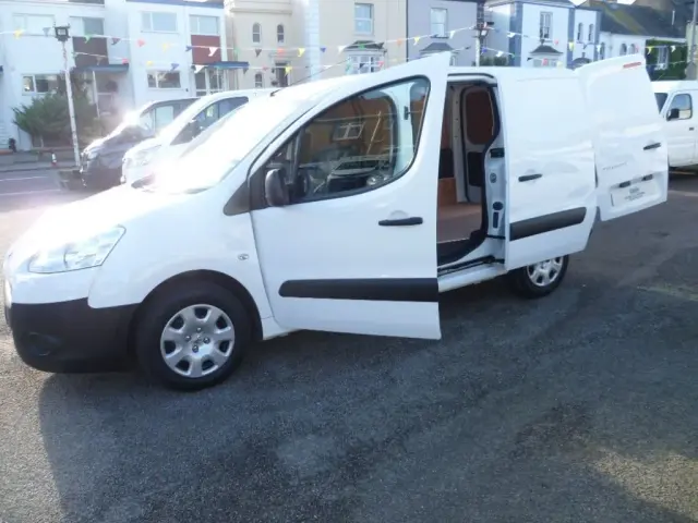 2015 PEUGEOT PARTNER professional